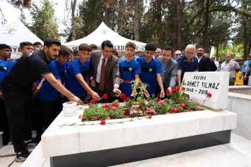 İlk Belediye Başkanı Avukat Ahmet Yılmaz Mezarı Başında Anıldı