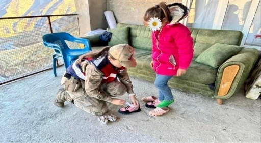 Jandarma Ekiplerinden 50 Öğrencinin Okul İhtiyaçları Karşılandı