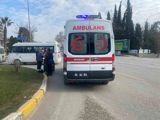 Kamyonet ile Motosiklet Çarpıştı 1 Yaralı