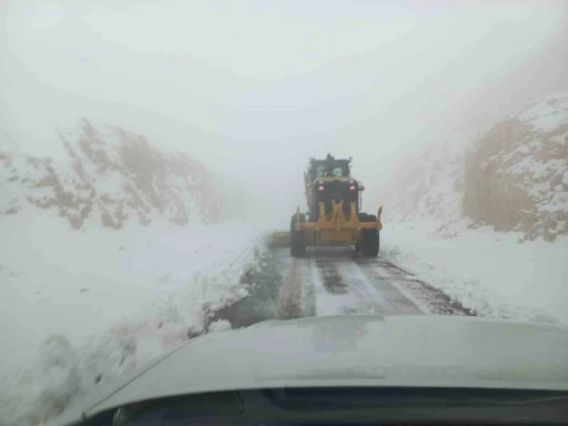 Kar Nedeniyle Kapalı Olan 28 Köy Yolu Ulaşıma Açıldı