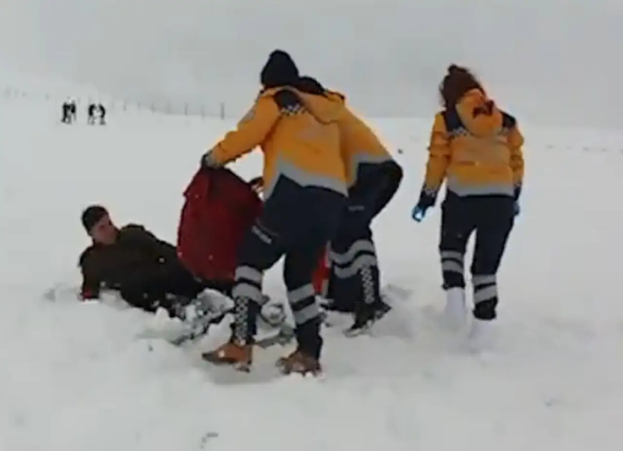 Karacadağ Kayak Merkezi'nde Sağlık Çalışanları Zorlu Şartlara Rağmen Görev Başında