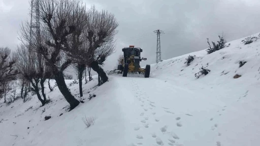 Kardan Kapanan 300 Kilometrelik Yol Ulaşıma Açıldı