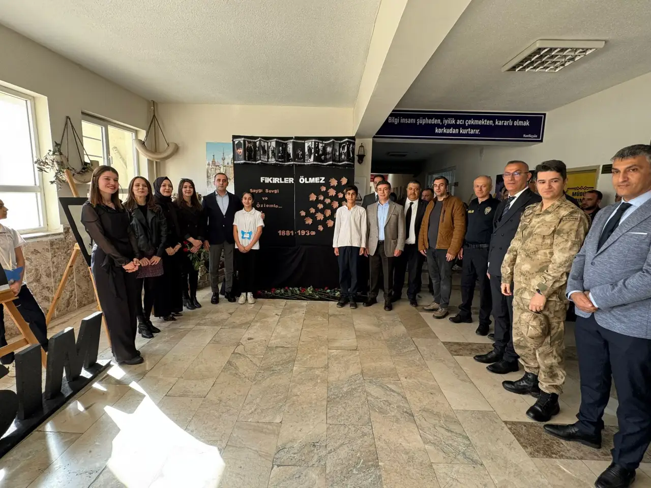 Kaymakam Aydemir ve Başkan Bucak’tan 10 Kasım Sergisine Duygusal Katılım