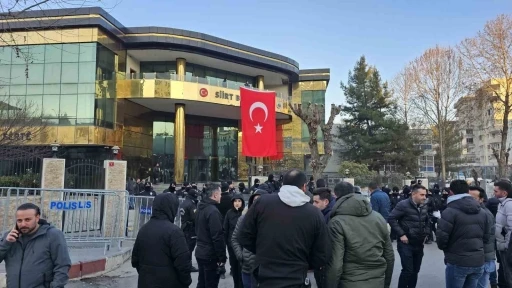 Kayyum Atandı Türk Bayrağı Neden Asıldı