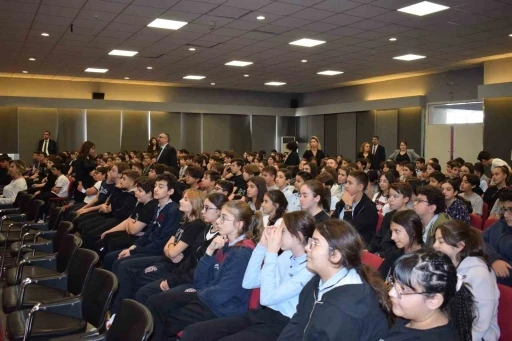 Kolej Vakfı'nda Teknoloji Kullanımı ve Siber Güvenlik Üzerine Önemli Seminer