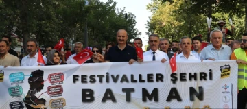  Kortej Yürüyüşü ile Başladı