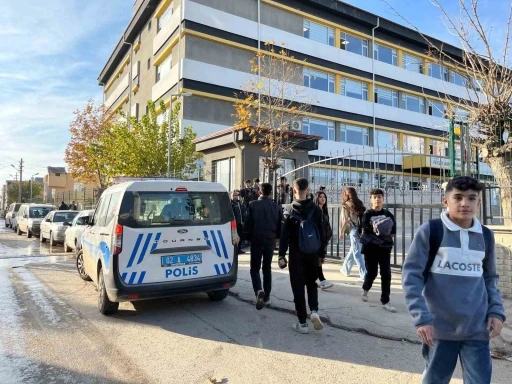  Lise Öğrencileri Arasında Kavga Polis Erken Müdahale İle Önledi