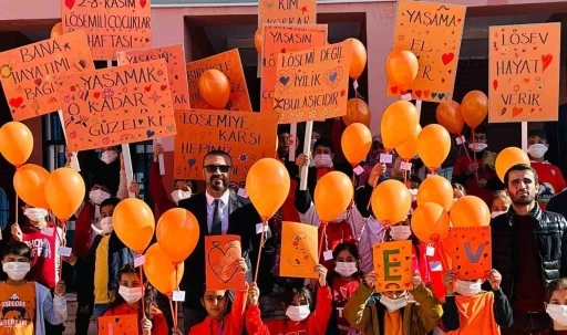 Lösemili Çocuklar İçin 'Turuncu Yürüyüş' Etkinliği Düzenlendi