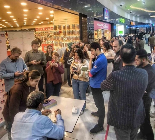 Mardian Mall’da Ahmet Ümit İmza Günü Edebiyatseverler Buluştu