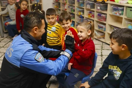 Minik Öğrencilere Polislerden Bilgilendirici Ziyaret