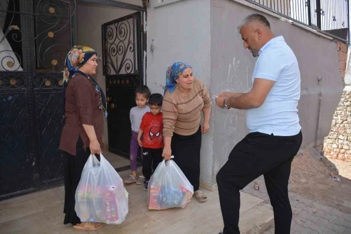  Bayram Coşkusu: Her Eve Bayram Şekeri Dağıtıldı