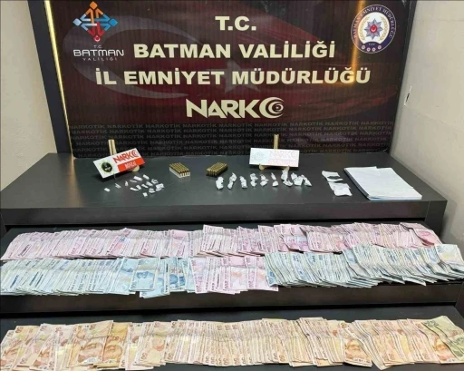  Evde Satışa Hazır Uyuşturucu Ele Geçirildi: 2 Tutuklama