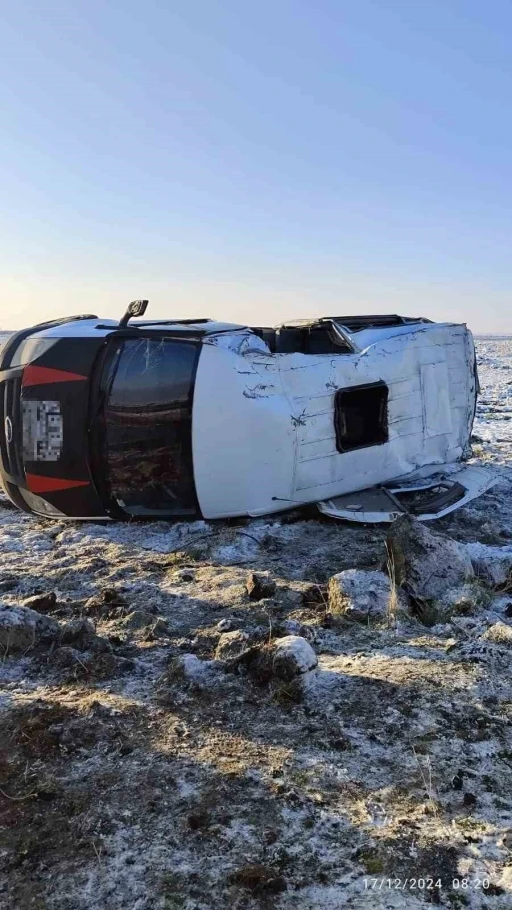 Öğretmen Servisi Devrildi: 12 Yaralı