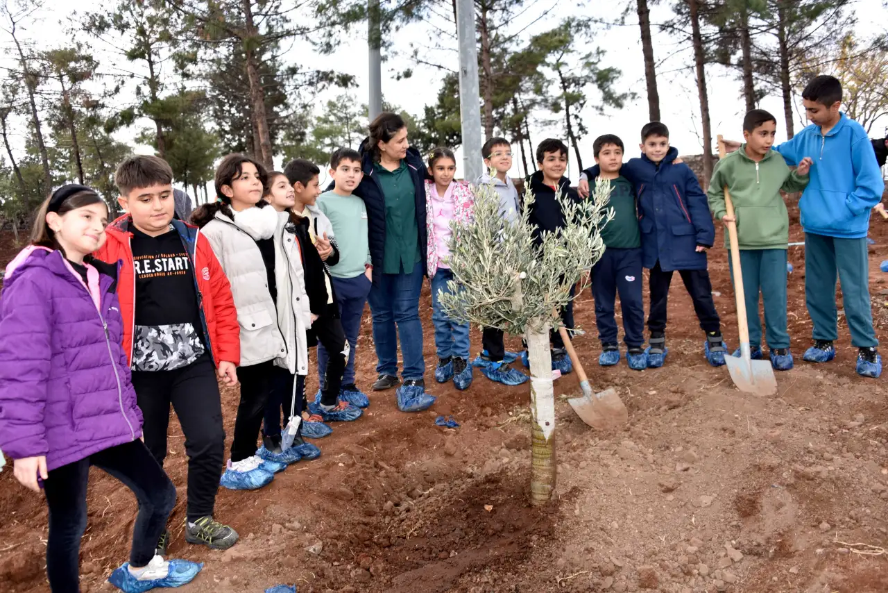 Öğretmenler Günü’nde Siverek Kalesi’nde Ağaç Dikme Etkinliği