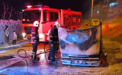 Otomobil Alevlere Teslim Oldu: Yangının Nedeni Ne?