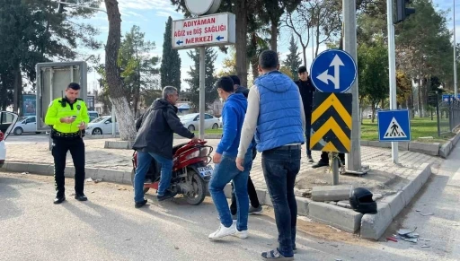 Otomobil ile Motosiklet Çarpıştı 1 Kişi Yaralandı