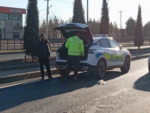 Refüje Çarpan Otomobil Ters Döndü İnanılmaz Kurtuluş