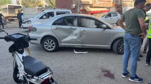 Şanlıurfa Ceylanpınar’da Motosiklet Kazası: Sürücü Otomobilin Camına Saplanarak Ağır Yaralandı