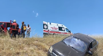 Şanlıurfa'da Şarampole Devrilen Otomobilin Sürücüsü Yaralandı