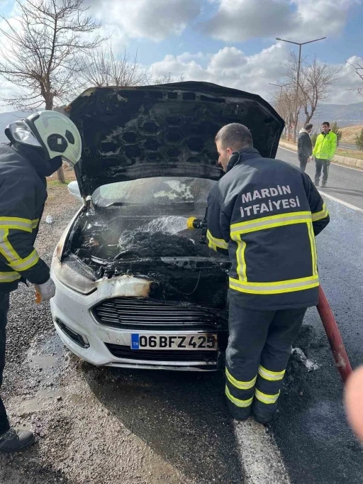 Seyir Halindeki Otomobil Alev Aldı