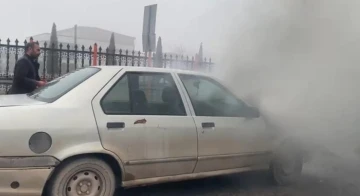 Seyir Halindeki Otomobil Diyarbakır'da Alev Aldı!
