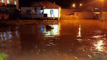 Şiddetli Sağanak Taşkına Neden Oldu