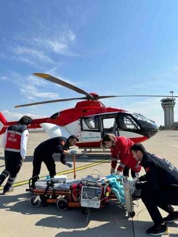 Şırnak’ta Hipertansiyon Şikayeti Olan Çocuk Ambulans Helikopter ile Van’a Götürüldü