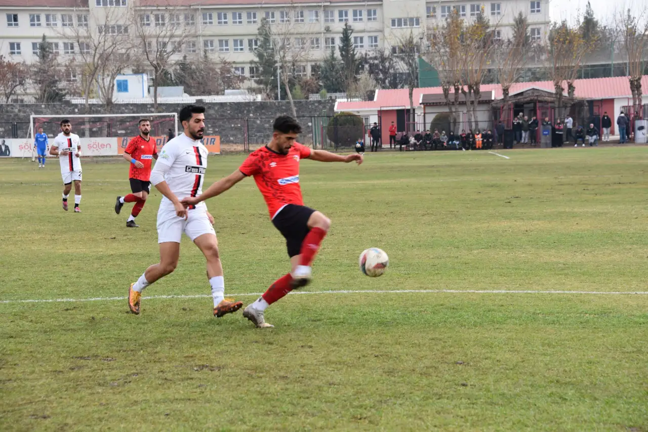 Siverek Belediyespor Ligin İlk Yarısını Lider Tamamladı