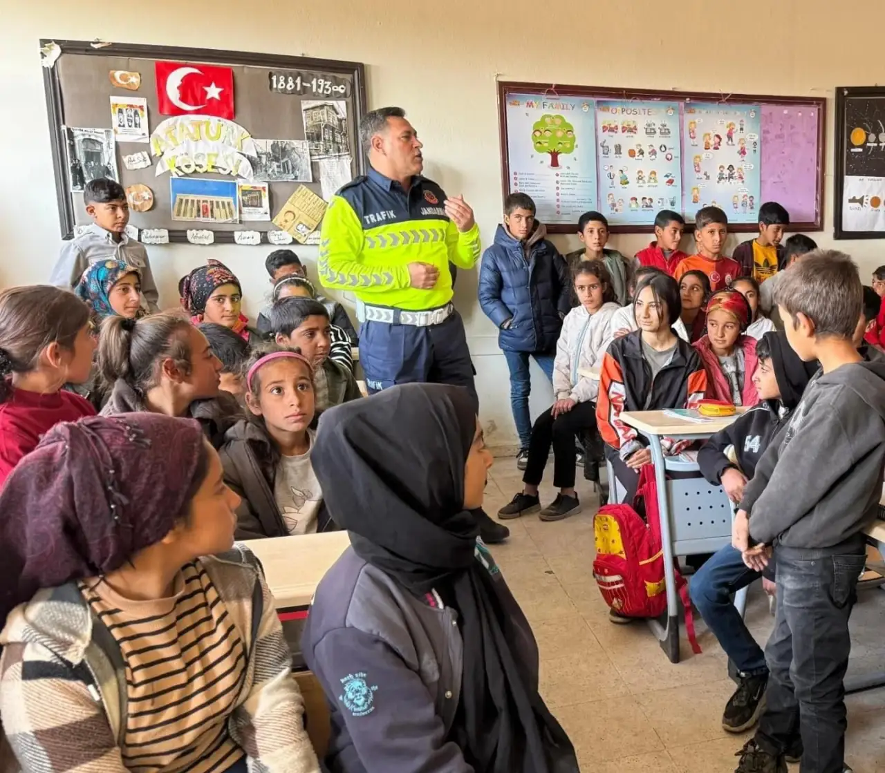 Siverek'in Kırsal Okullarında Trafik ve İlk Yardım Eğitimi