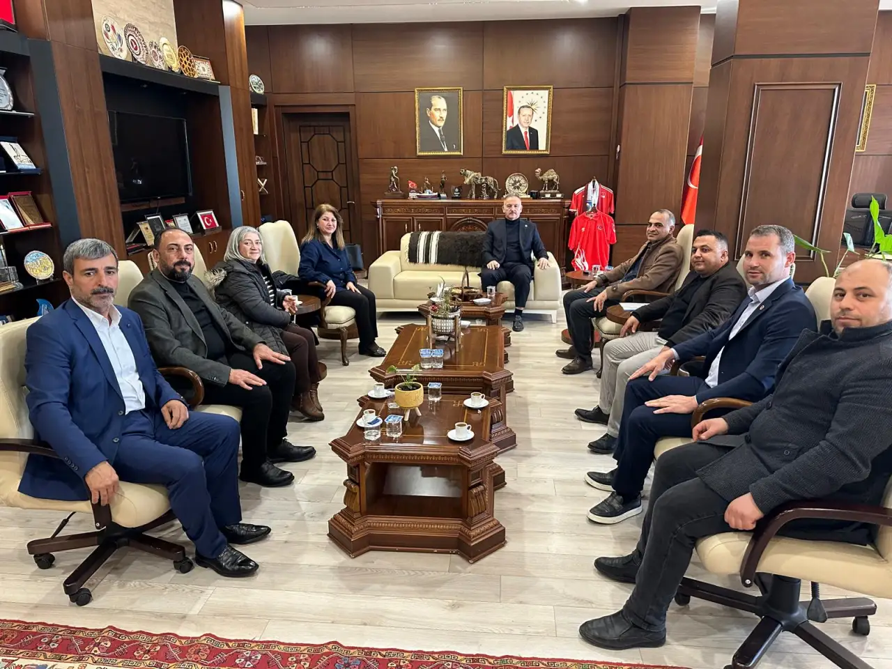 Siverek Kent Konseyi'nden Harran Üniversitesi Rektörü Güllüoğlu'na Ziyaret