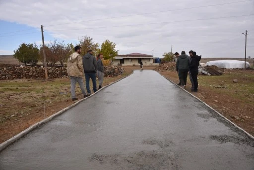 Siverek Kırsalında Yolların Kalitesi ve Konforu Artıyor