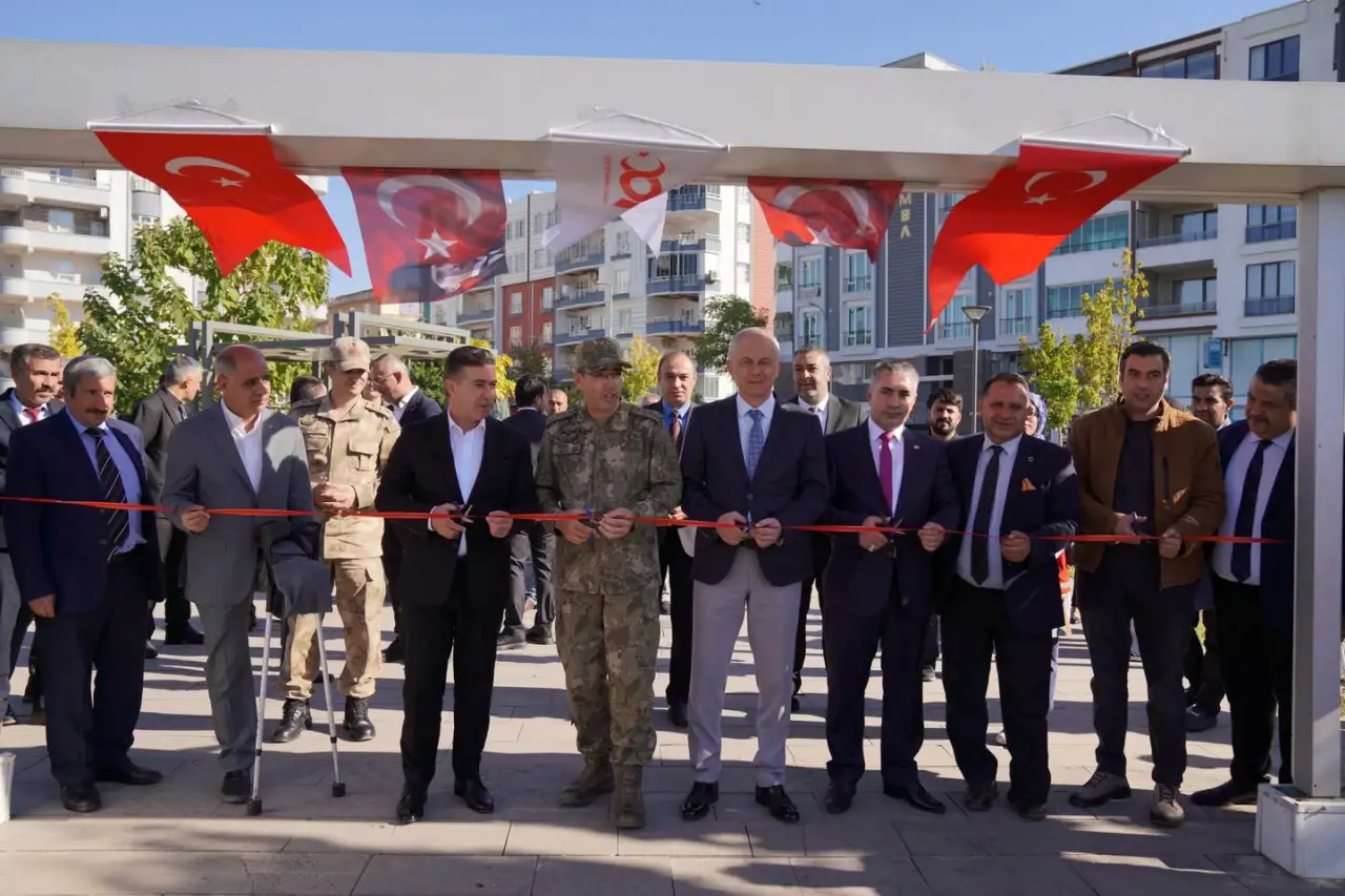 Siverek Ofis Park'ta Cumhuriyet Coşkusunu Yansıtan Resim Sergisi