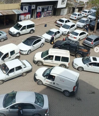 Siverek'te Bayram Yoğunluğu: Seyfioğlu Mahallesi'nde Trafik Tıkandı