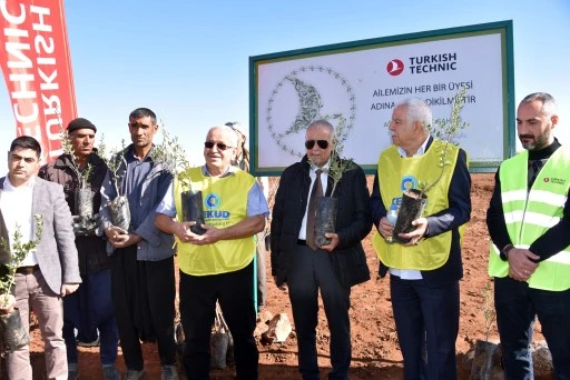 Siverek’te Çiftçilere 12 Bin Fıstık ve Zeytin Fidanı Dağıtıldı