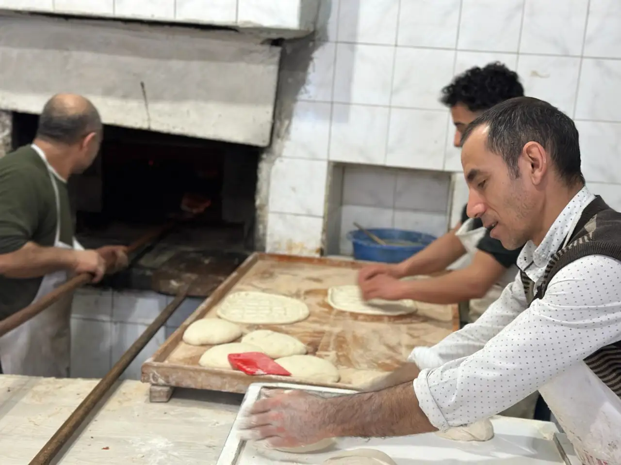 Siverek’te Fırıncıların 40 Derece Sıcaklıkla  Ekmek Mesaisi