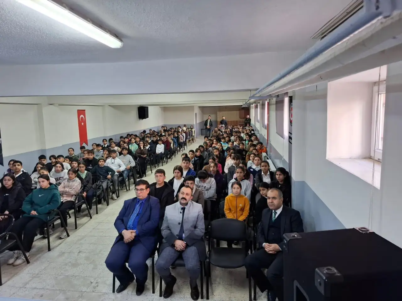 Siverek’te Öğrencilere Teknoloji Bağımlılığı ve Değerler Eğitimi Semineri