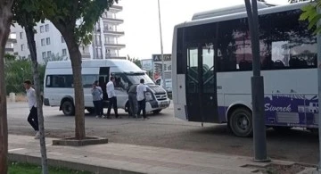 Siverek’te Şehiriçi Otobüs ile Dolmuşun Karıştığı Trafik Kazasında Maddi Hasar Meydana Geldi