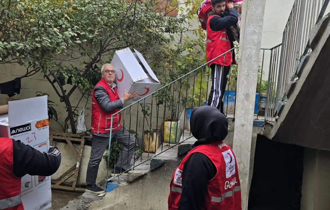 Siverek'te Yangınzadenin Yardımına Kızılay Yetişti