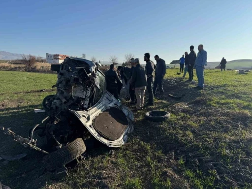 Takla Atan Otomobil Hurdaya Döndü 2 Yaralı