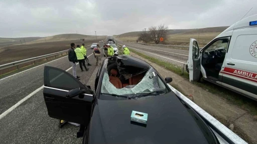 Tırdan Fırlayan Teker, Otomobilin Üzerine Düştü 1 Ölü