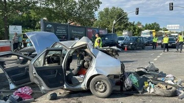  Tırın Çarptığı Otomobilde Yaralanan Çocuk Hayatını Kaybetti