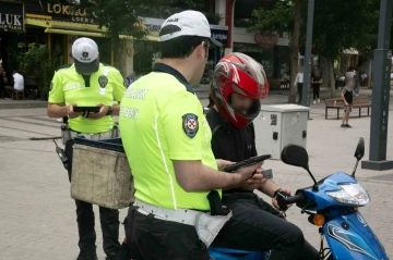  Trafik Denetimlerinde 20 Bin Araç Kontrol Edildi, 4 Bin Sürücüye İşlem Yapıldı