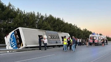 Uşak'ta Yolcu Otobüsü Kazası: 11 Kişi Yaralandı