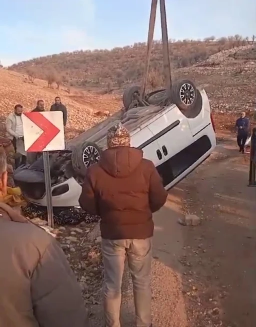 Virajı Alamayan Araç Devrildi Maddi Hasar, Yaralı Yok