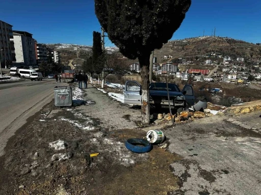 Virajı Alamayan Otomobil Şarampole Yuvarlandı: 1 Yaralı