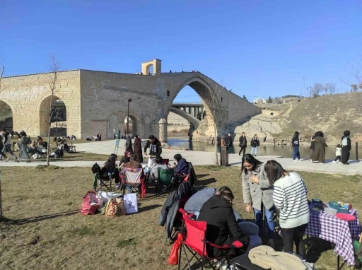 Yarıyıl Tatilinin Son Gününde Aileler Tarihi Malabadi Köprüsü'ne Akın Etti