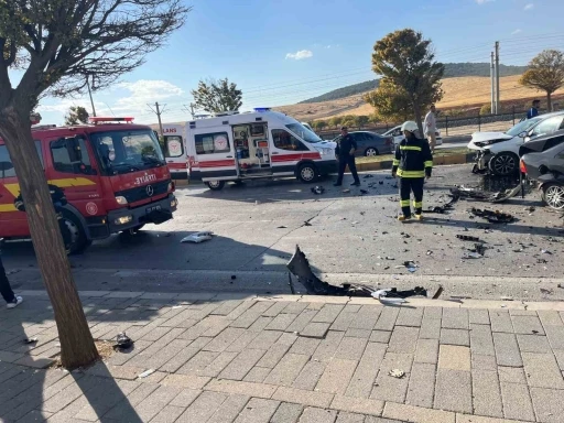  Zincirleme Trafik Kazası: 3 Yaralı