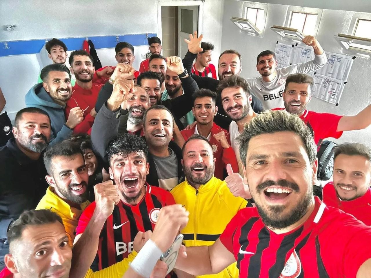 Siverek Belediyespor'un Muhteşem Zaferi: Osmaniye Önder Spor'u 9-0 Yendi!