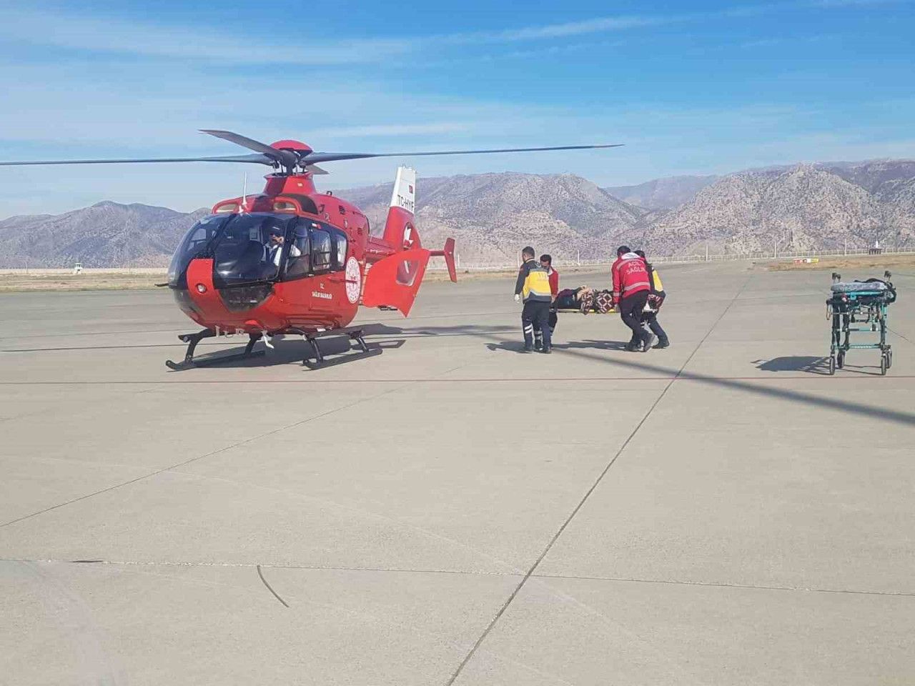 Rahatsızlığı Olan Kadın Ambulans Helikopterle Sevk Edildi