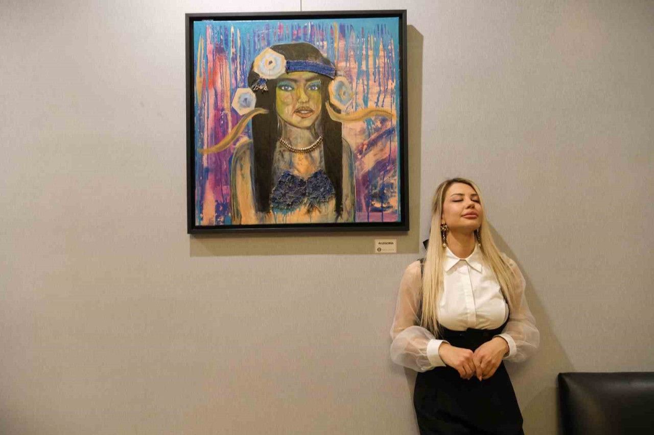 Ressam Ebru Güve'nin İlk Kişisel Sergisi Göz Kamaştırıyor